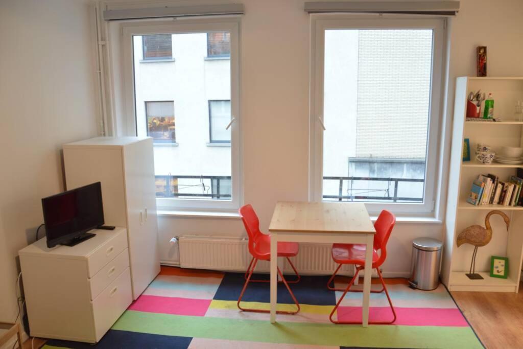 Nice Studio In Marolles Apartment Brussels Ngoại thất bức ảnh